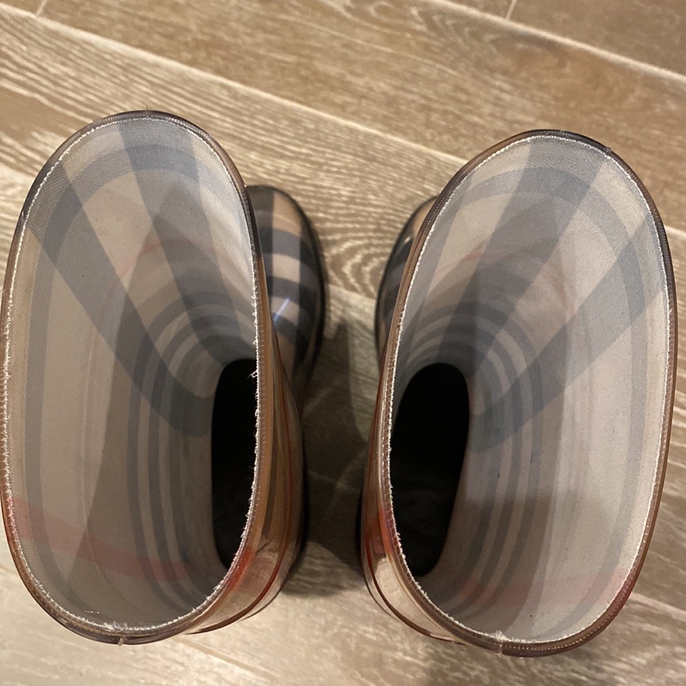 Burberry Rainboots - Picture 8 of 13